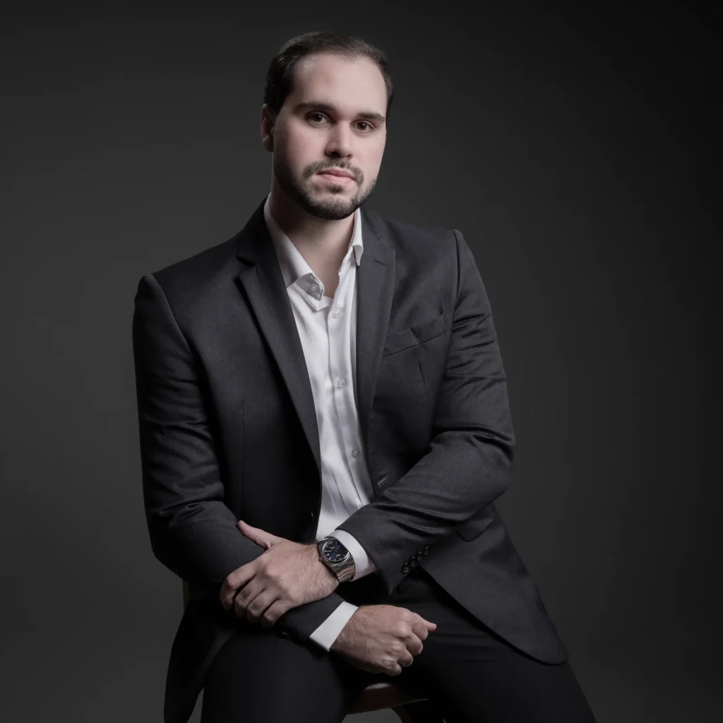 João Vitor Holanda — Estrategista de Alavancagem Patrimonial